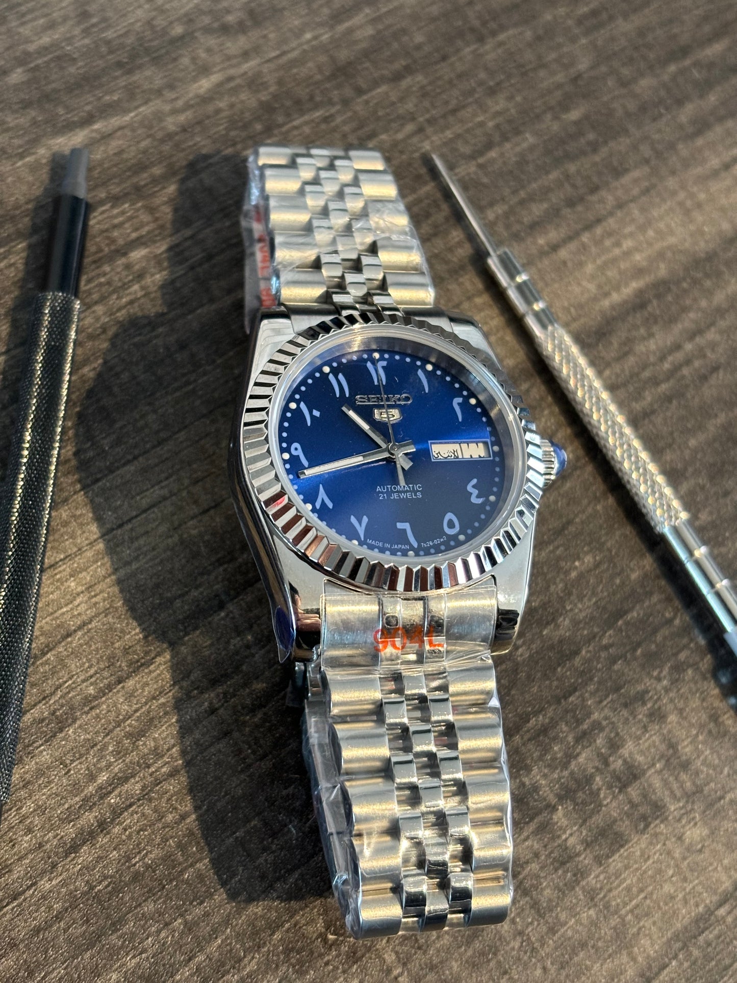 Seiko 5 Arabic dial daydate - navy blue