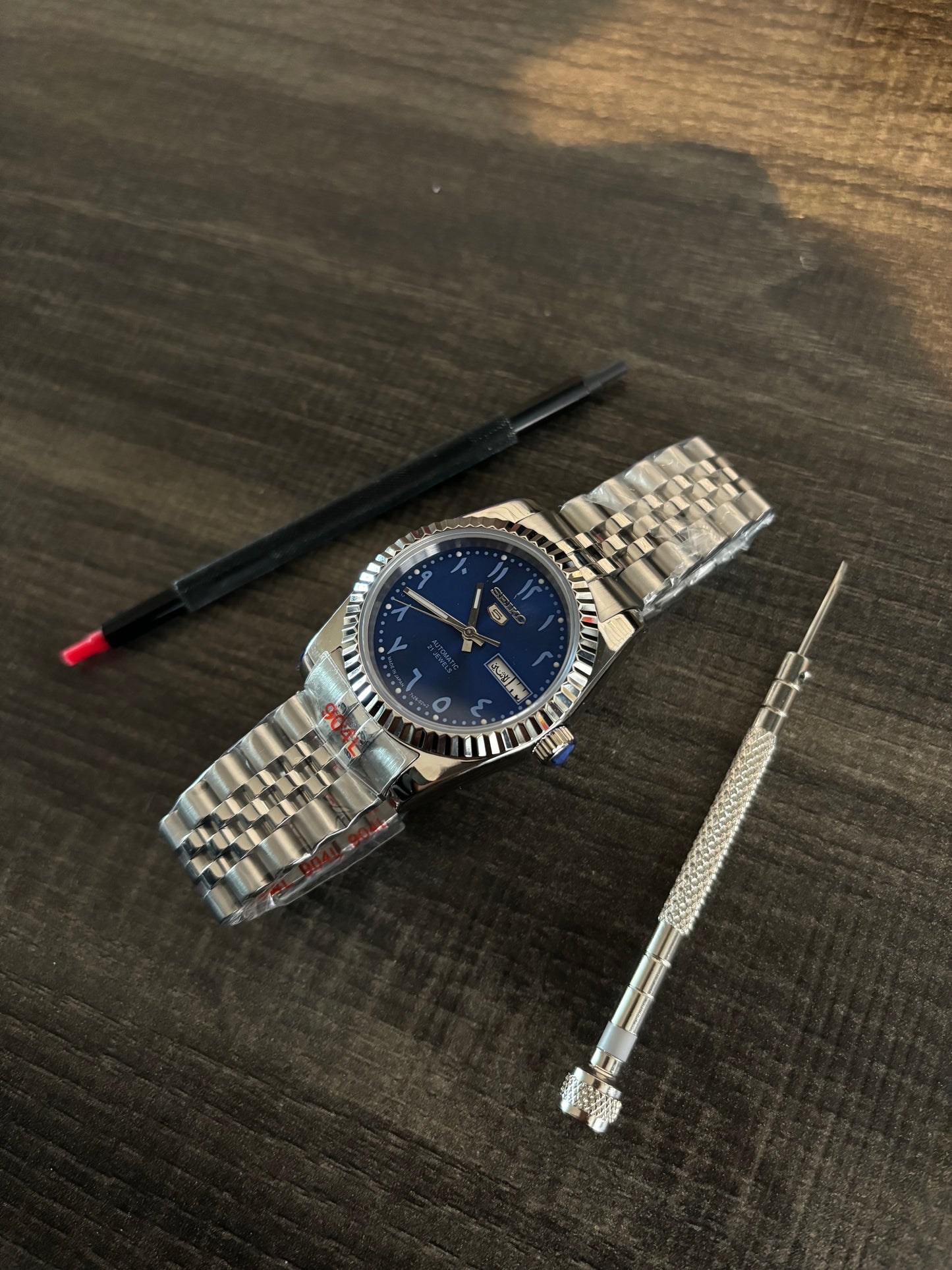 Seiko 5 Arabic dial daydate - navy blue