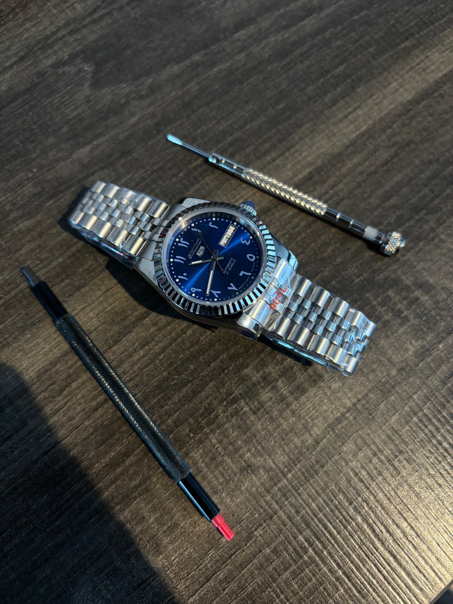 Seiko 5 Arabic dial daydate - navy blue