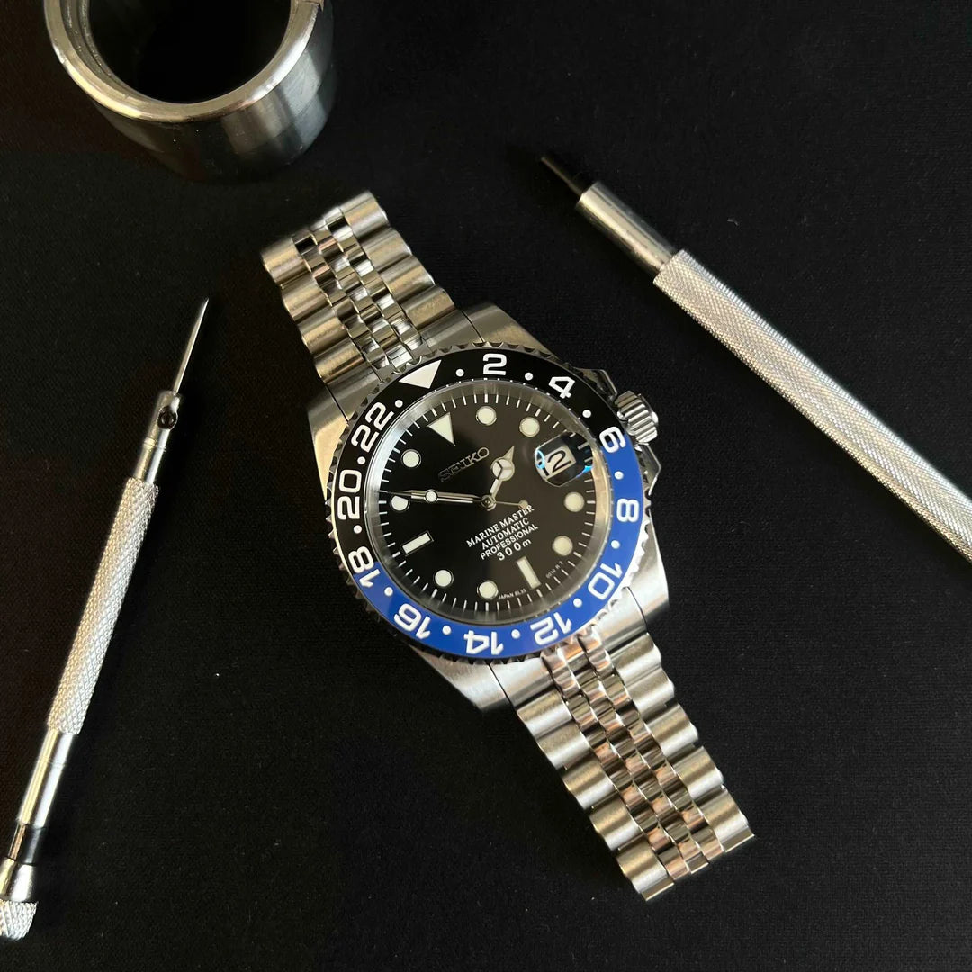 Seiko BATMAN GMT - CUSTOM SEIKO NH35 AUTOMATIC WATCH