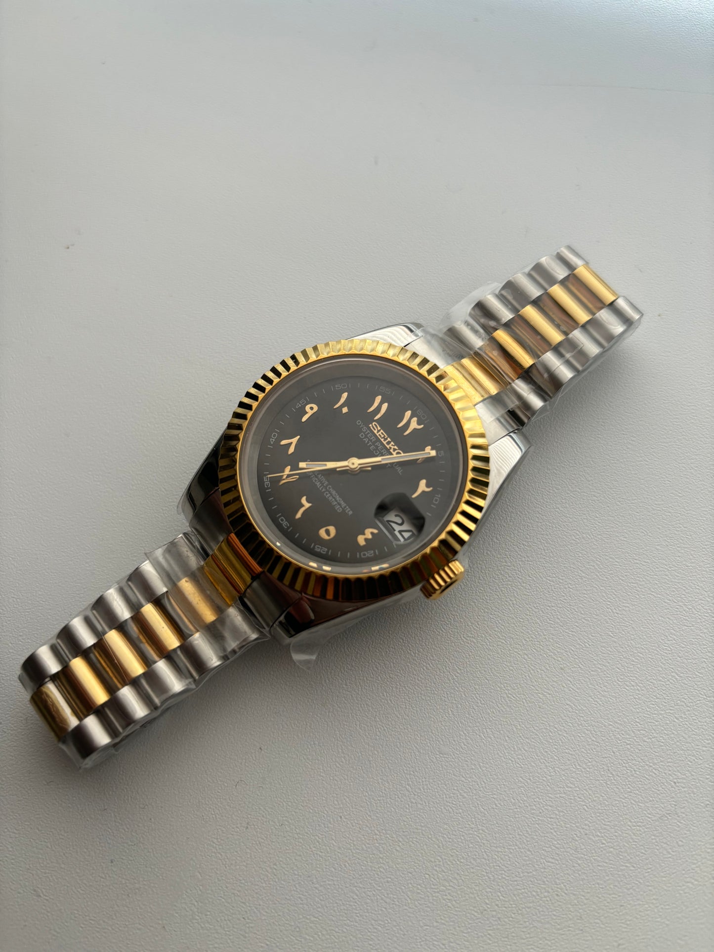 Seiko Arabic two tone - black dial gold numerals