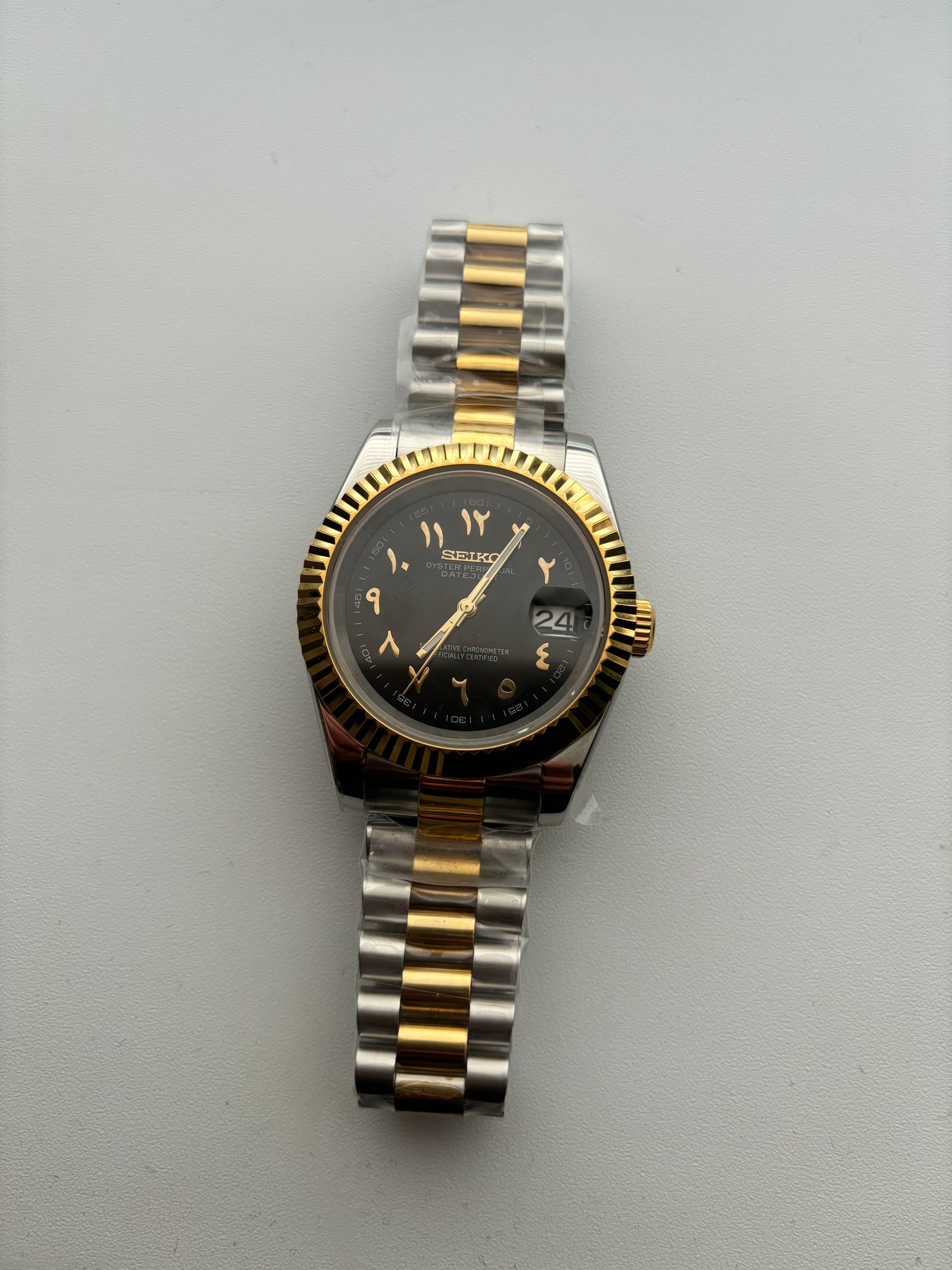 Seiko Arabic two tone - black dial gold numerals